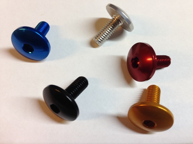 VITE CON TESTA BOMBATA in ERGAL  M5  LUNGHEZZA 15mm