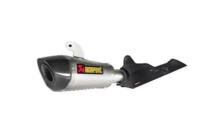 TERMINALE DI SCARICO OMOLOGATO AKRAPOVIC IN TITANIO CON FONDELLO IN CARBONIO Slip-On Line (Titanium) per Suzuki GSX-S 1000 / F (2017)
